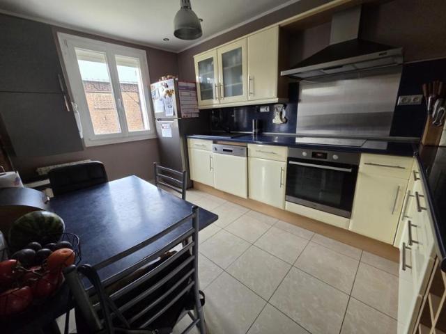 PAVILLON PLAIN PIED 85M² HAB SUR SOUS SOL COMPLET ET 493M²