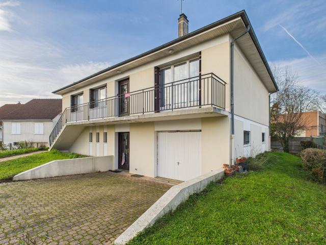 Pavillon sur sous sol 186m2 avec 5 chambres et terrain clos