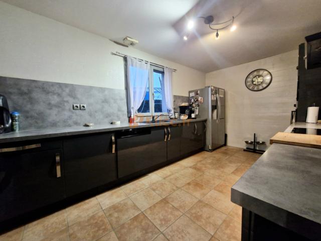 Pavillon sur sous sol / 5 chambres 10 min. Penly/petit caux