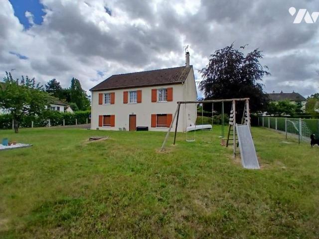 Pavillon sur sous sol complet et jardin clos autour