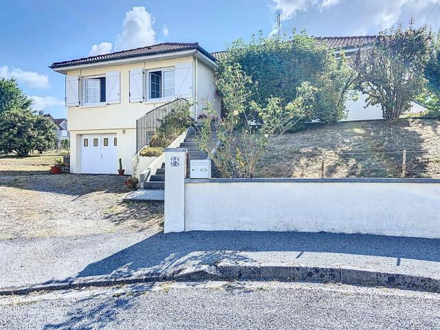 Pavillon sur sous sol à St Yrieix La Perche