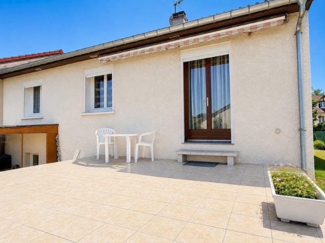 PAVILLON SUR SOUS SOL SEMI ENTERRÉ