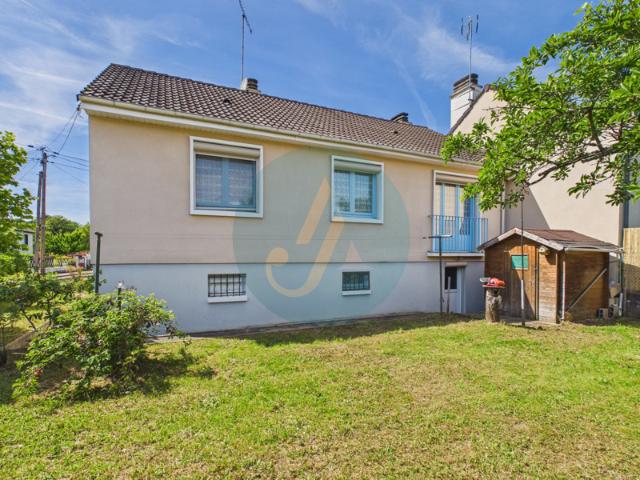 Pavillon sur sous sol total, 3 chambres avec jardin clos P