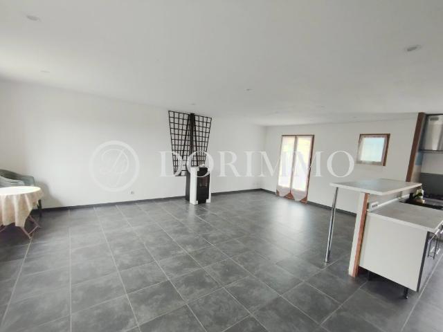 Pavillon sur sous sol total avec grand séjour, habitable plain pied