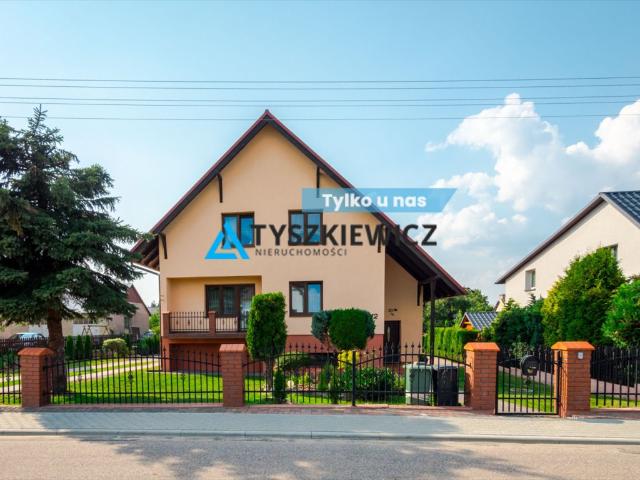 Przestronny dom z dużą działką i widokiem na las