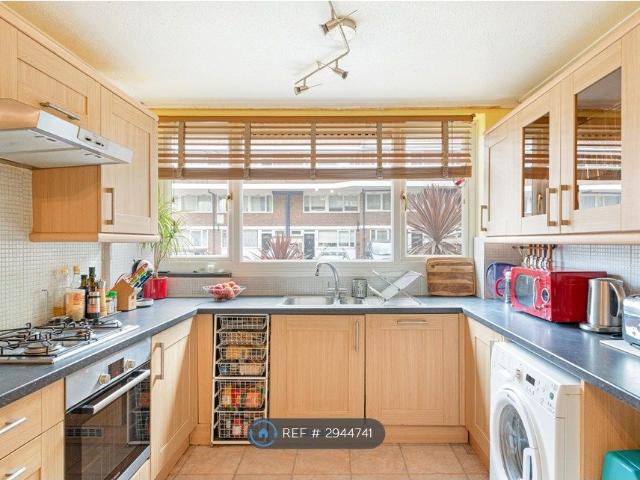 Payne Street, London SE8, 2 bed maisonette to rent, £2,650 pcm | PrimeLocation