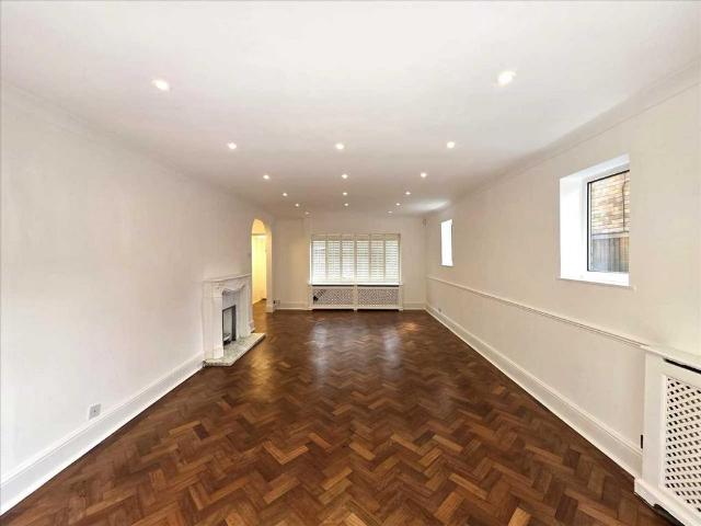 Paynesfield Road, Bushey Heath, Bushey 4 bed detached house to rent £2,800 pcm £646 pw