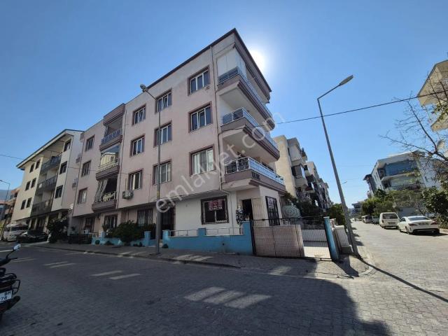Pazar Yeri Mevkiginde 3+1 Geniş Balkonlu Ayrı Mutfak Lı Satılık