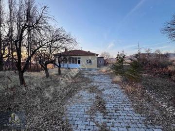 Pazarören Fatih Mah.'de 10.576 M² Müstakil Ev Ve Ahırlı Tarla