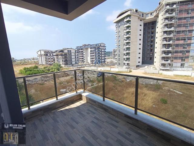 Pazarcı Mahallesinde Ayrı Mutfak 2+1 Geniş Daire
