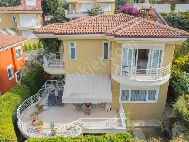 Pazarlıksız Kargıcakta 4+1 Müstakil Site İçinde Villa