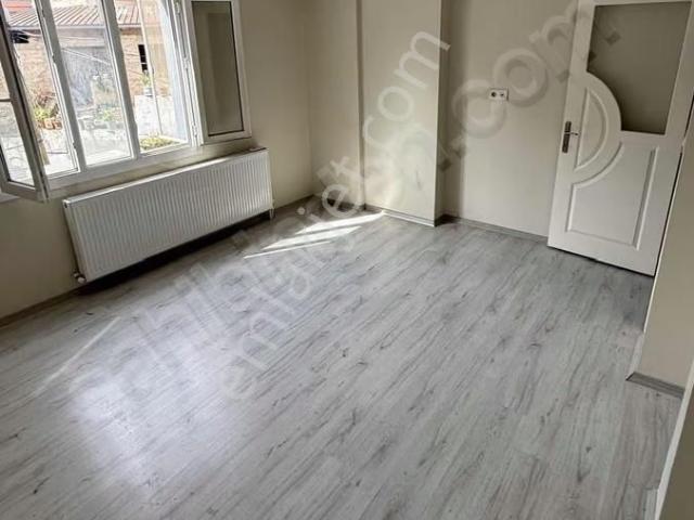 Pazartesi Pazarı Yakını Tek Daire Zemin Üstü Yeni Kiralık Daire