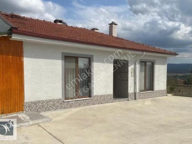 Pazaryeri Günyurdu'da Fırsat 1749 M2 Arsalı İskanlı Müstakil Ev