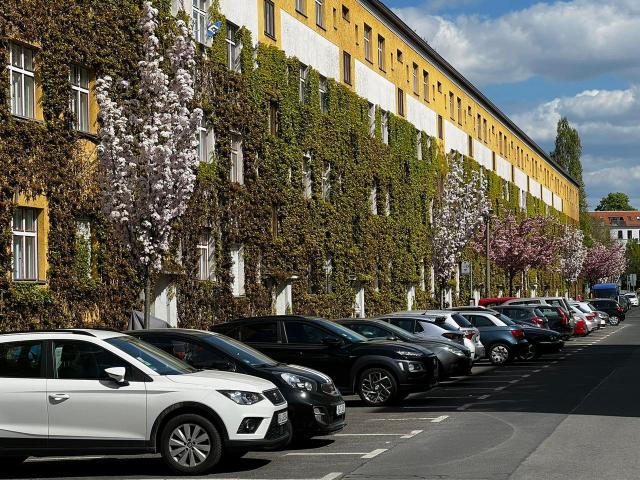 PBerg! Cosy and quiet 2 room flat with balcony in monument protected ensemble, Berlin Amsterdam Apartments for Rent