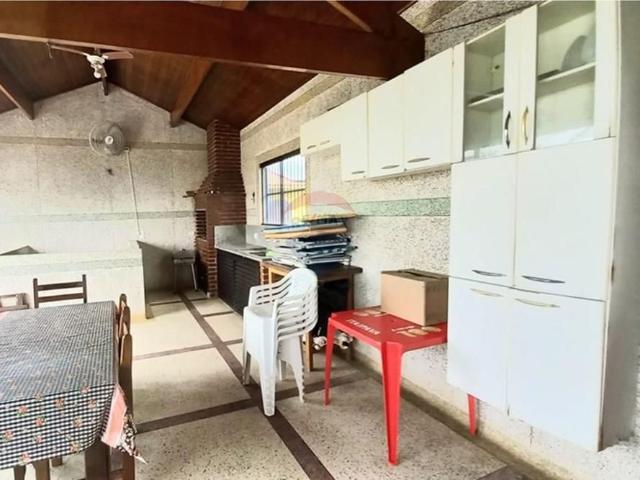 Pé na Areia em Peruíbe! Casa Espetacular com Vista Total do Mar – Imperdível!