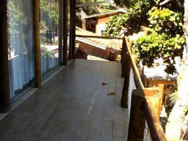 Pé na Areia Lindo Sobrado 3 Suítes + 3 Chalés de Madeira