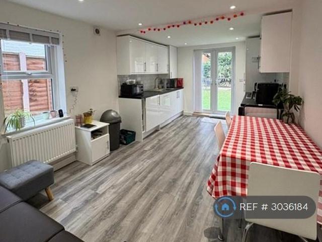 Pemberton Road, London, N4 3 bed flat to rent £2,900 pcm £669 pw