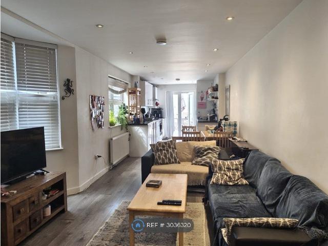 Pemberton Road, London N4, 2 bed flat to rent, £2,400 pcm | PrimeLocation