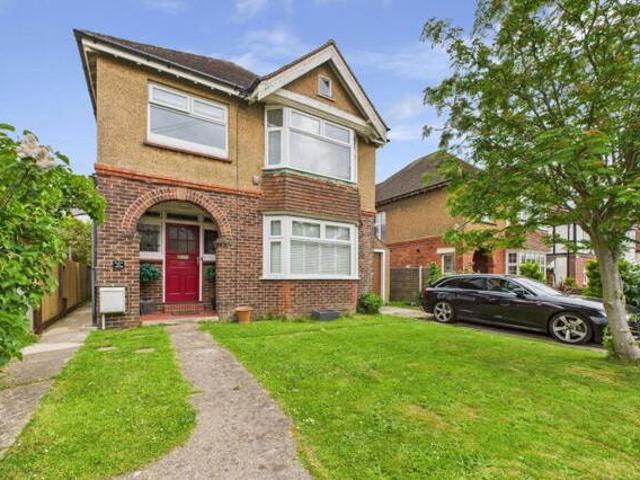 Pembroke Avenue, Worthing, 2 Bedroom Flat