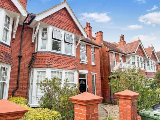 Pembroke Crescent, Hove 2 bed flat to rent £1,595 pcm £368 pw