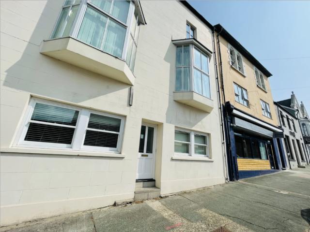 Pembroke Street, Pembroke Dock, SA72 1 bed apartment to rent £700 pcm £162 pw