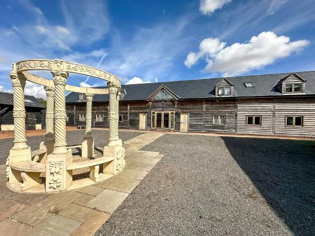 Pembroke Farm, Caxton CB23 Studio to rent £750 pcm £173 pw