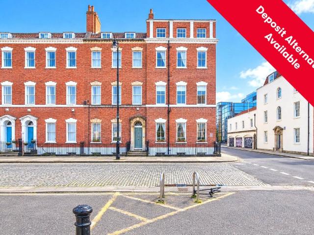 Pembroke House, Brunswick Square, Bristol BS2, 2 bed flat to rent, £1,900 pcm | PrimeLocation