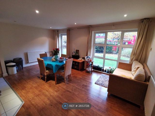 Pembroke House, London SW4, 1 bed flat to rent, £1,850 pcm | PrimeLocation