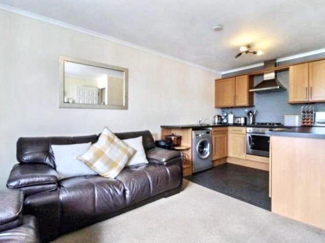 Pembroke Mews Clive Road Canton. 2 bed flat to rent £1,050 pcm £242 pw