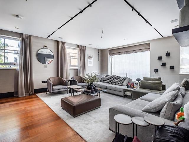 Pembroke Mews London W8 4 bed mews to rent £15,000 pcm £3,462 pw