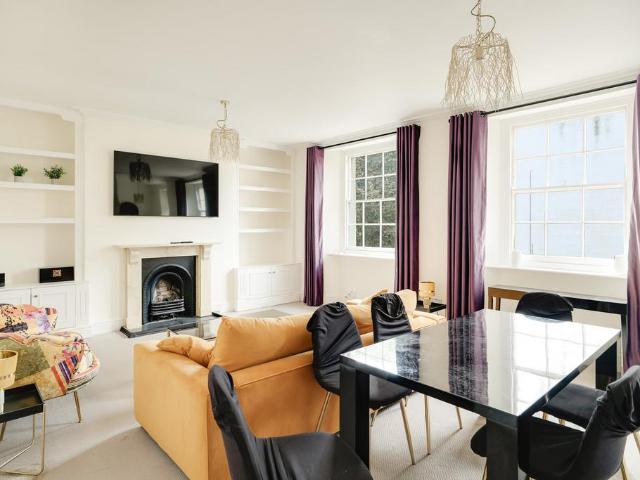 Pembroke Road, Clifton, BS8 2 bed flat to rent £2,250 pcm £519 pw