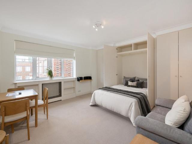 Pembroke Road, London, W8 1 bed apartment to rent £2,150 pcm £496 pw