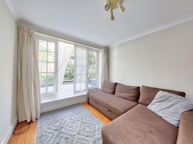 Pembroke Road, London W8, 1 bed flat to rent, £2,095 pcm | PrimeLocation
