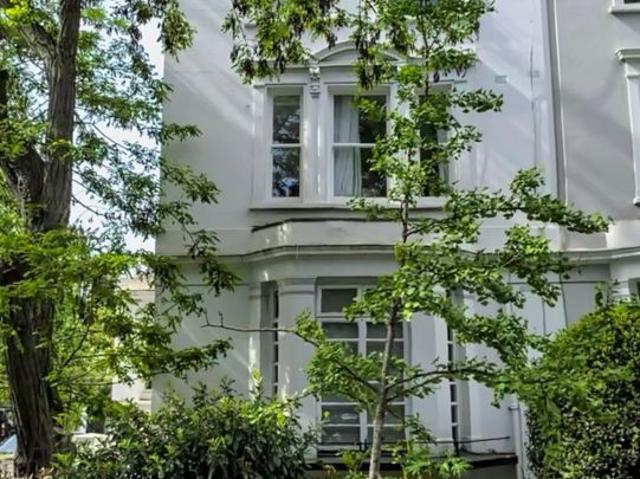 Pembroke Road, London W8, 2 bed flat to rent, £3,600 pcm | PrimeLocation
