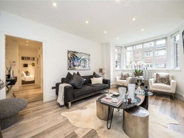 Pembroke Road, London W8 2 bed flat to rent £3,650 pcm £842 pw
