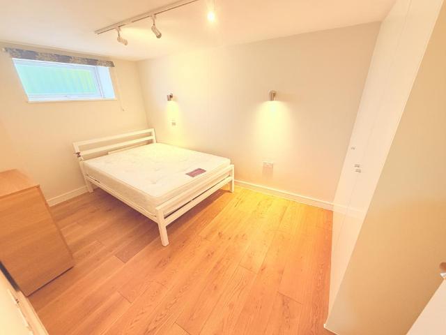 Pembroke Road, London N10 2 bed flat to rent £1,733 pcm £400 pw