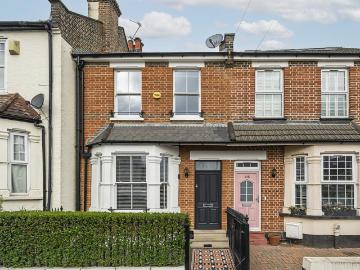 Pembroke Road London N10 4 bed terraced house to rent £4,750 pcm £1,096 pw