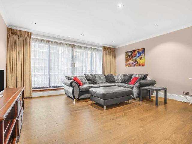 Pembroke Road, Pembroke Road, London, W8 2 bed flat to rent £3,900 pcm £900 pw