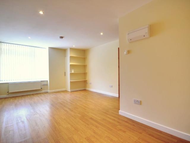 Pembroke Road, Ruislip HA4, 1 bed flat to rent, £1,450 pcm | PrimeLocation