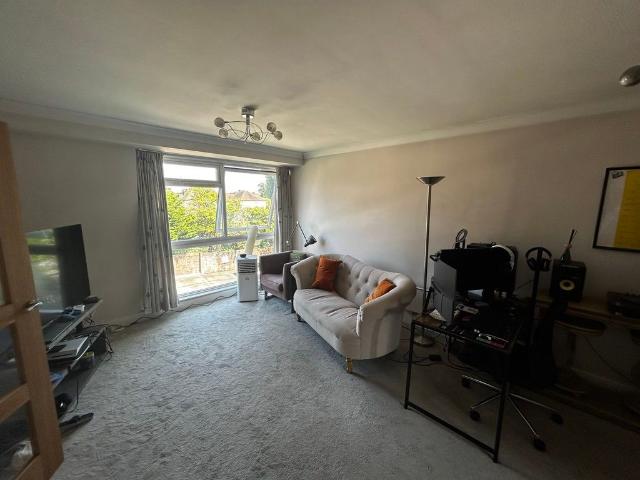 Pembroke Road, Ruislip HA4, 1 bed flat to rent, £1,400 pcm | PrimeLocation