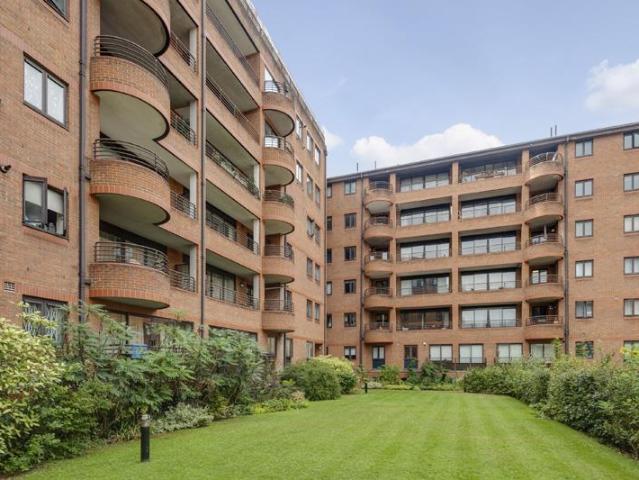 Pembroke Road 2 bed flat to rent £3,500 pcm £808 pw