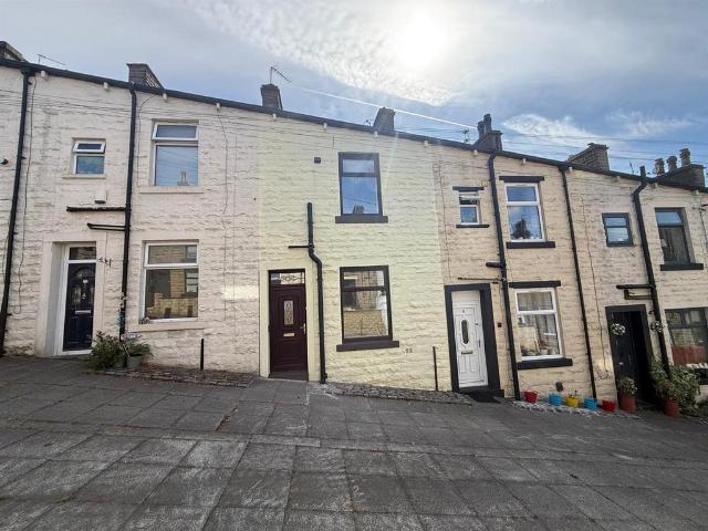 Pembroke Street, Bacup 3 bed terraced house to rent £995 pcm £230 pw