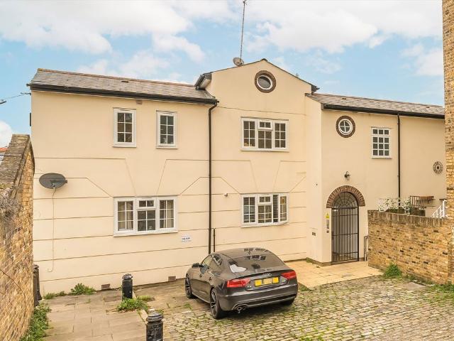 Pembrook Mews, Battersea SW11, 2 bed property to rent, £2,500 pcm | PrimeLocation