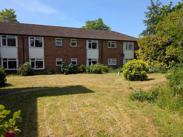 Pembridge House Salisbury Road. 1 bed flat to rent £1,025 pcm £237 pw