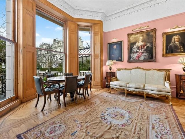 Pembridge Square, Notting Hill Gate. 2 bed apartment to rent £6,933 pcm £1,600 pw