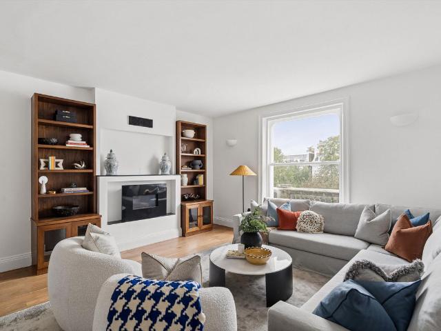 Pembridge Square, London W2, 3 bed flat to rent, £8,342 pcm | PrimeLocation