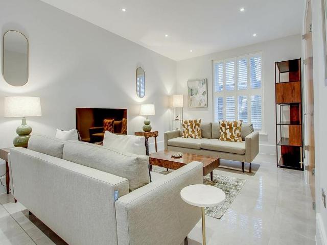 Pembridge Road, Notting Hill. 4 bed house to rent £16,250 pcm £3,750 pw