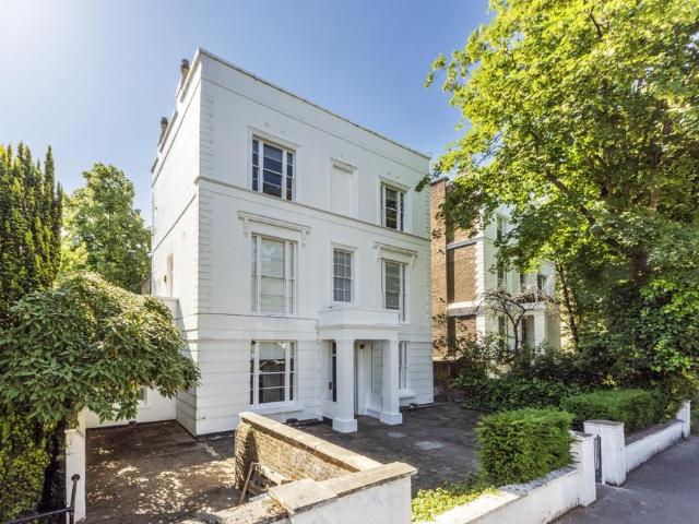 Pembridge Villas London W11 2 bed flat to rent £2,900 pcm £669 pw
