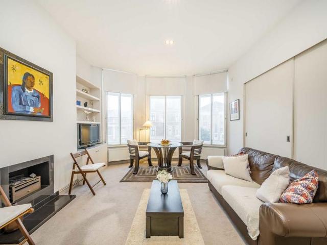 Pembridge Villas, London W2 Studio to rent £2,580 pcm £595 pw
