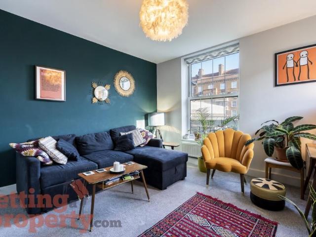 Pembury Close, London E5, 2 bed flat to rent, £2,400 pcm | PrimeLocation